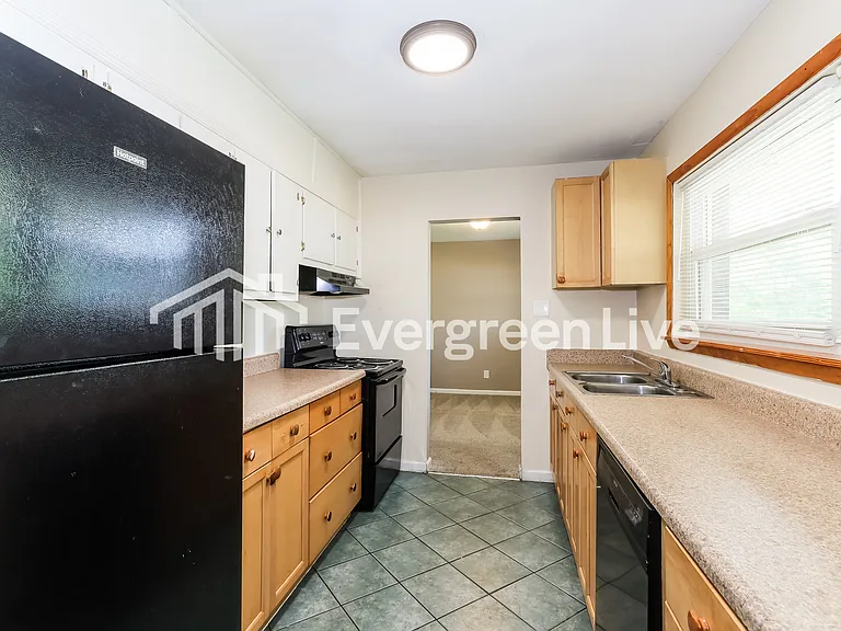 3357 Wedgewood Dr — Photo 7