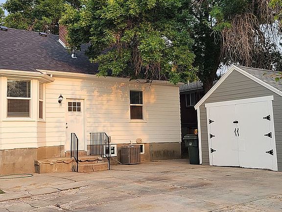 2nd image of 199 N Pinehurst Ave