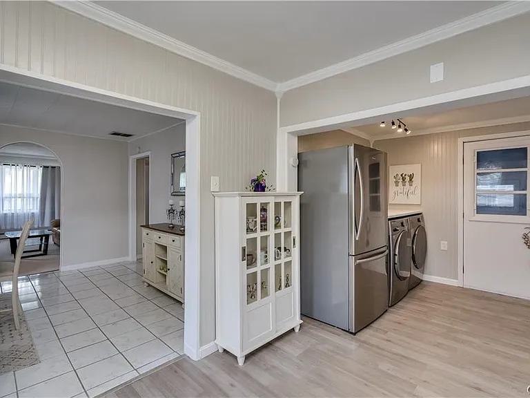 822 Lawrence St — Photo 18