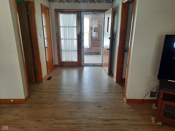 2nd image of 5824 Garden Dr