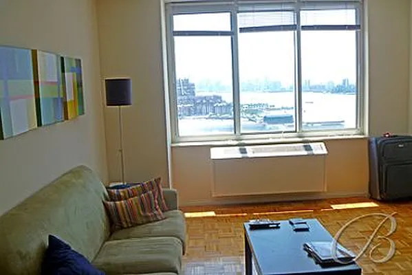 Rented by Bellmarc Realty | media 8