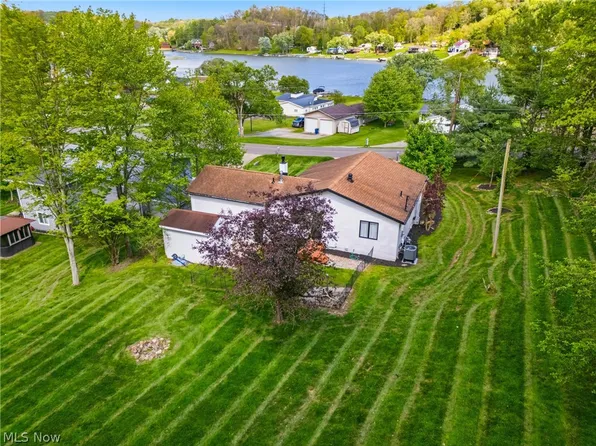 573 W Mohawk Dr, Malvern, OH 44644