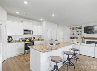 2215 Transatlantic Ave, Charlotte, NC 28215