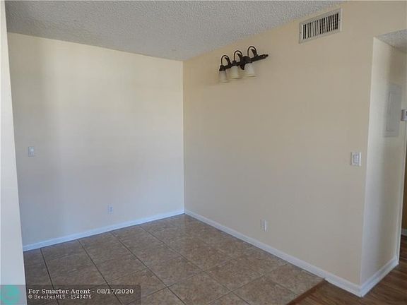 5th image of 848 Twin Lakes Dr #19-G