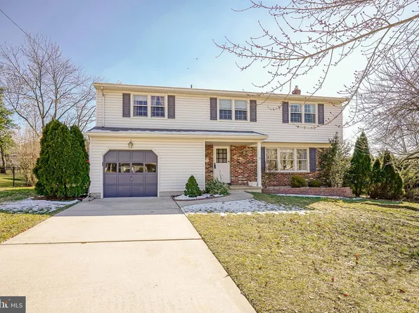 103 Oakwood Dr, Cinnaminson, NJ 08077