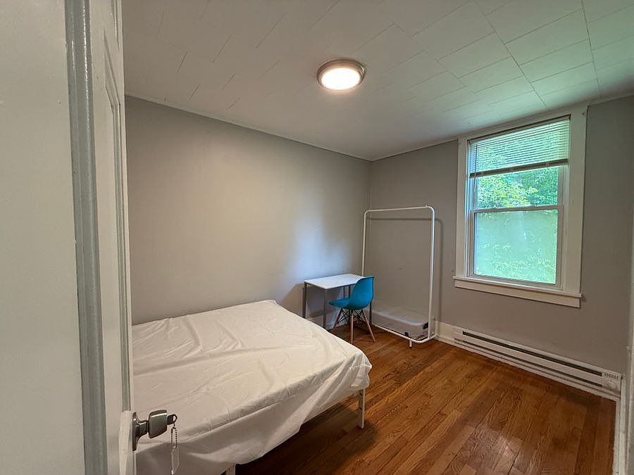2nd image of 539 Congress St #2