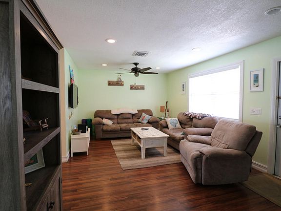3rd image of 4198 Centurian Cir