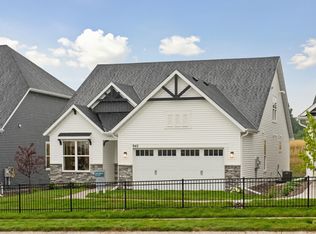 942 Goldfinch St, Chaska, MN 55318