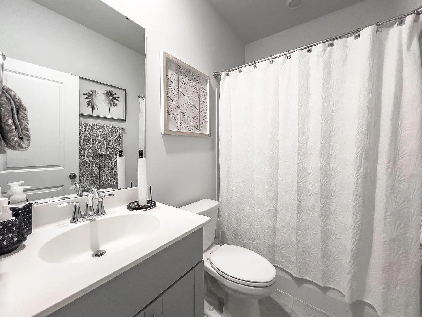 4 bed, 3689 sqft, $3,100 — Photo 4