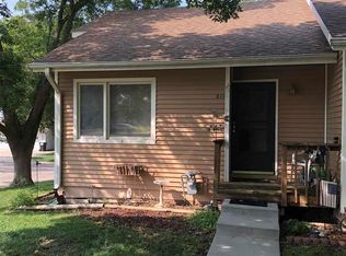 261 Parkside Ln, Lincoln, NE 68521