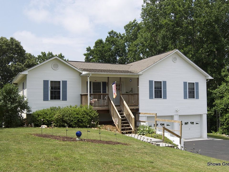For Sale: 1115 Ridgecrest DR, Vinton, Virginia 24179