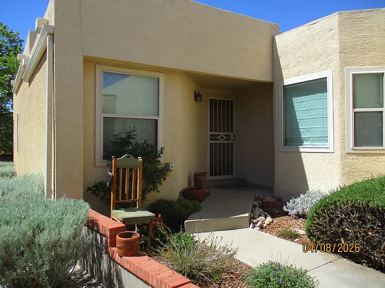 10409 Camino Del Oso NE — Photo 33