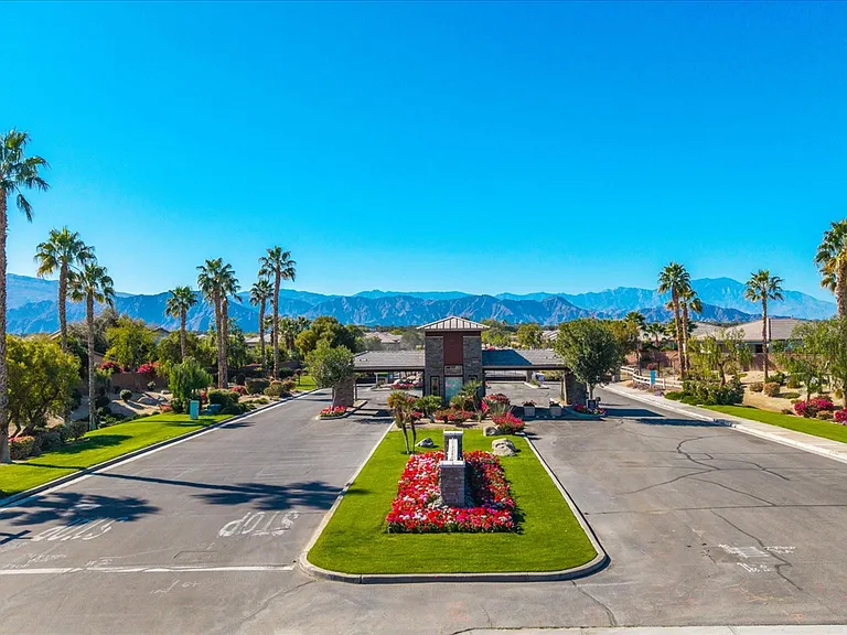 51535 N Two Palms Way — Photo 48