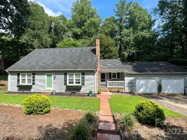 1014 Bramblewood Ct NE, Lenoir, NC 28645