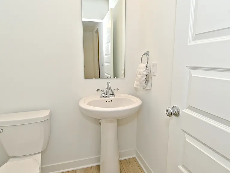 1728 Trinity Ln — Photo 7