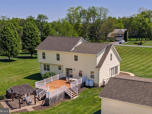 3rd image of 229 Quail Run Rd
