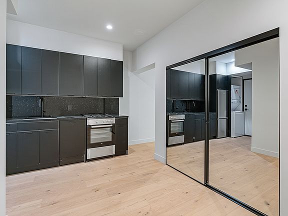 4th image of 12320 Montana Ave #108
