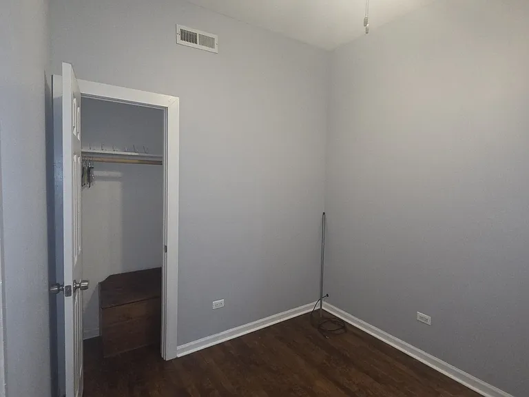 1332 W Barry Ave #2 — Photo 6