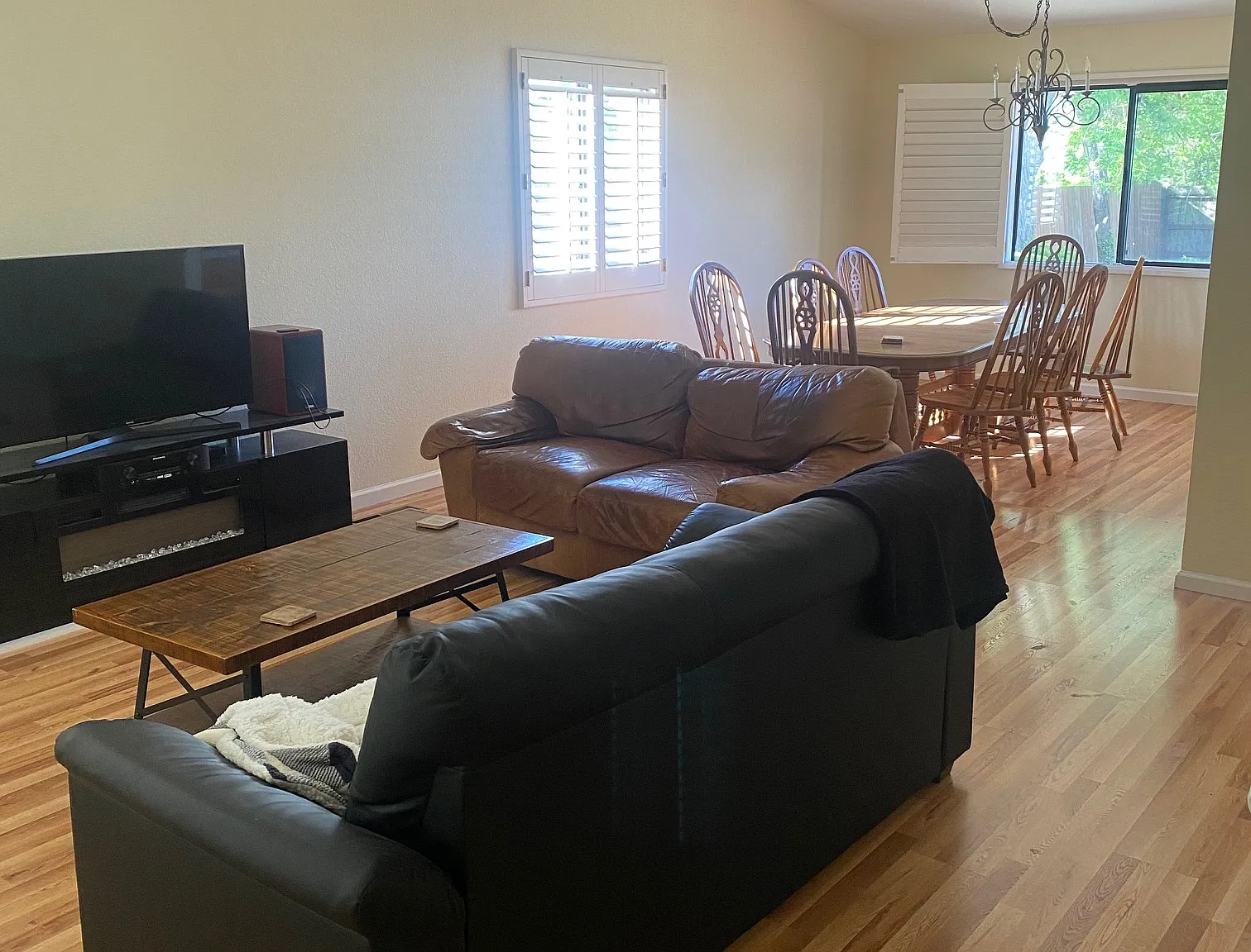 3 bed, 2.5 bath, 1715 sqft, $4,200 — Photo 2