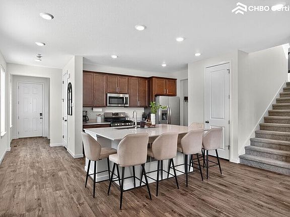 Open-Concept Living with Stylish Kitchen & Spacious Entryway