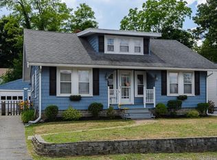 19 Lake Shore Dr, Weymouth, MA 02189