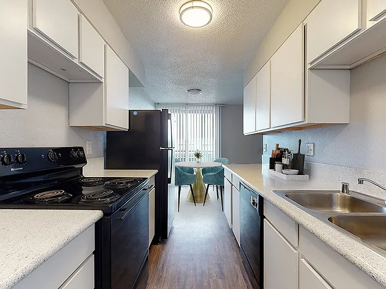 Newark Apartments — Photo 8