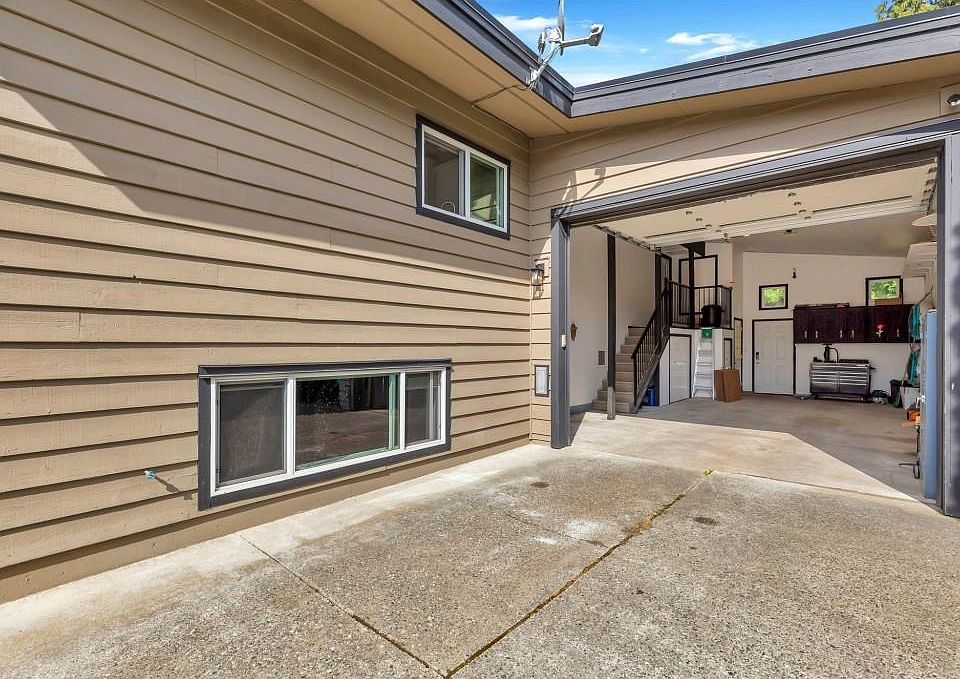 2nd image of 2260 Sentinel Dr
