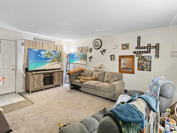 4th image of 1490 Meadow Dr