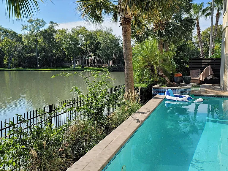 27 Swan Isle Blvd — Photo 2