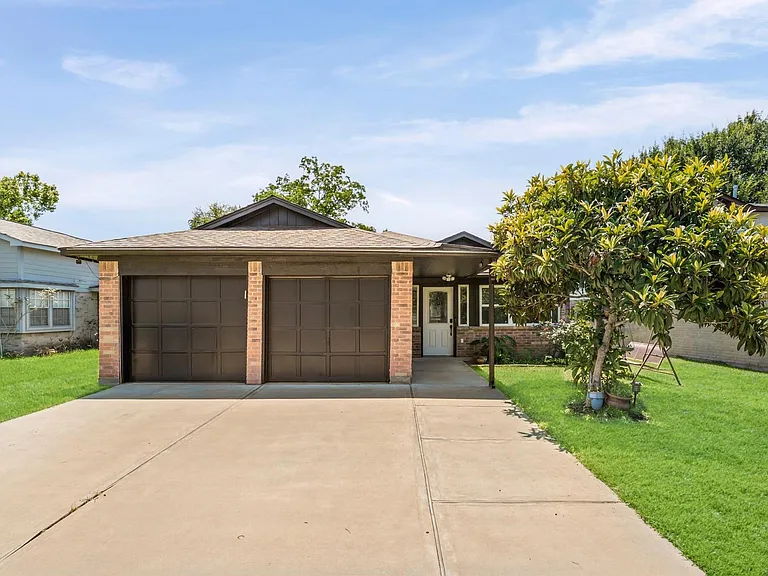 24211 Landing Way Dr — Photo 1