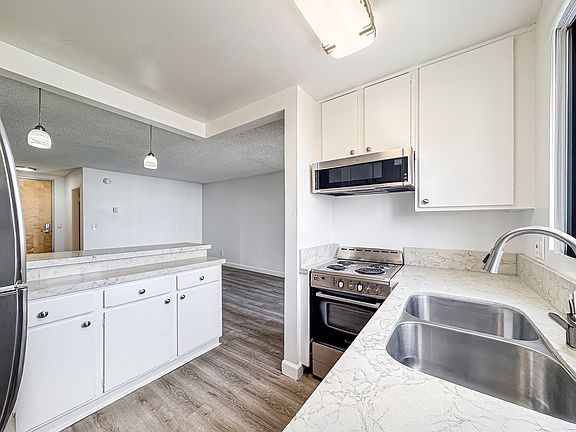 5th image of 741 S Cochran Ave #L303