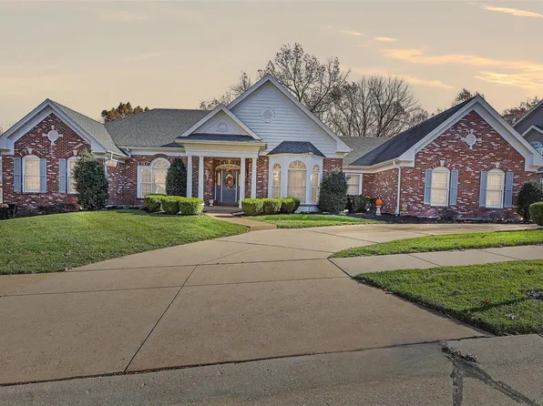 17657 Lasiandra Dr, Chesterfield, MO 63005