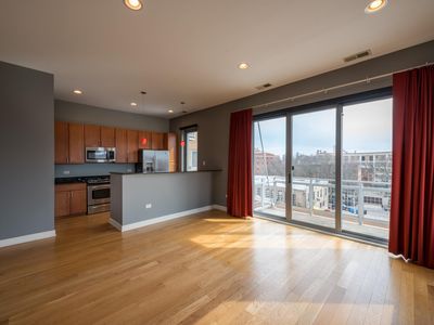 3920 N Sheridan Rd #405, Chicago, IL, 60657