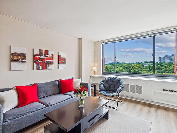 Bright living room with an open view!