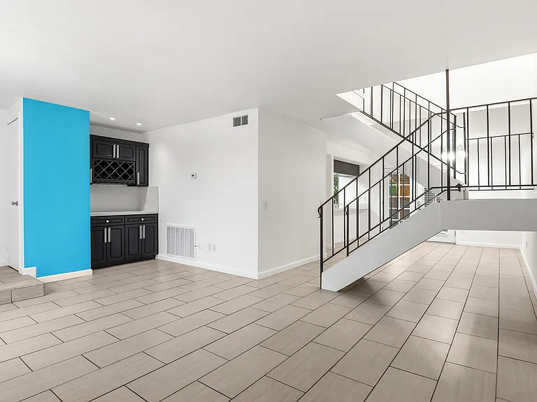 2298 N Indian Canyon Dr #E — Photo 8