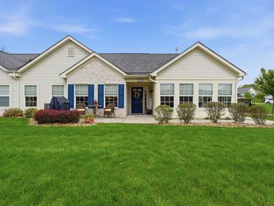 300 Spring Valley Dr, Zelienople, PA, 16063