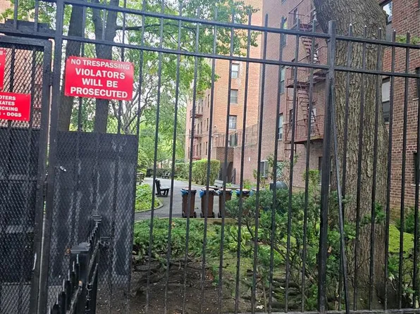 88-09 Northern Boulevard image 10 of 11