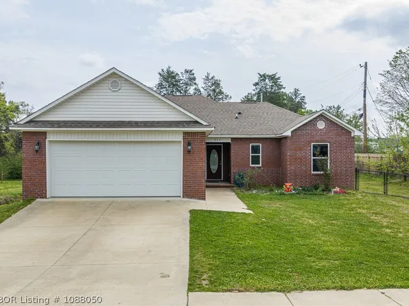 806 N 9th St, Van Buren, AR 72956