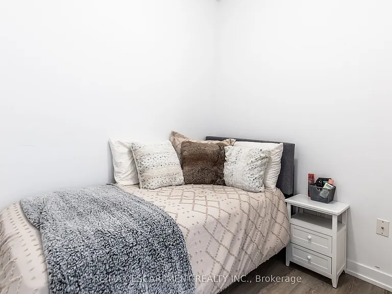 450 Dundas St E #708 — Photo 24