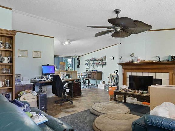 5th image of 16463 Lakeview Cir