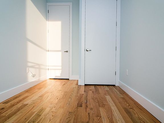 4th image of 219 Troutman St APT 3R