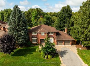 27 Hampel Cres, Ottawa, ON K2S1E4