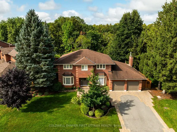 27 Hampel Cres, Ottawa, ON K2S 1E4