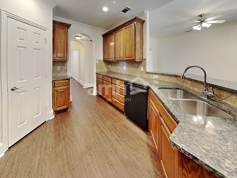 3720 Drexel Dr — Photo 3