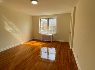 40-15 192nd St #B4, Flushing, NY 11358