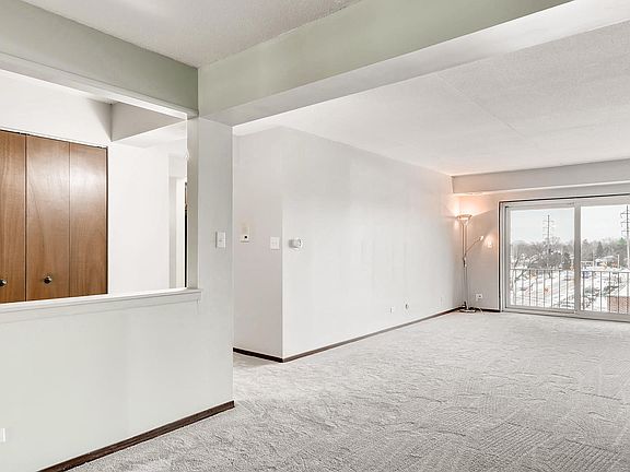 3rd image of 828 Graceland Ave APT 503
