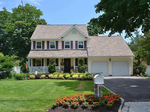 345 Northern Boulevard, Saint James, NY 11780