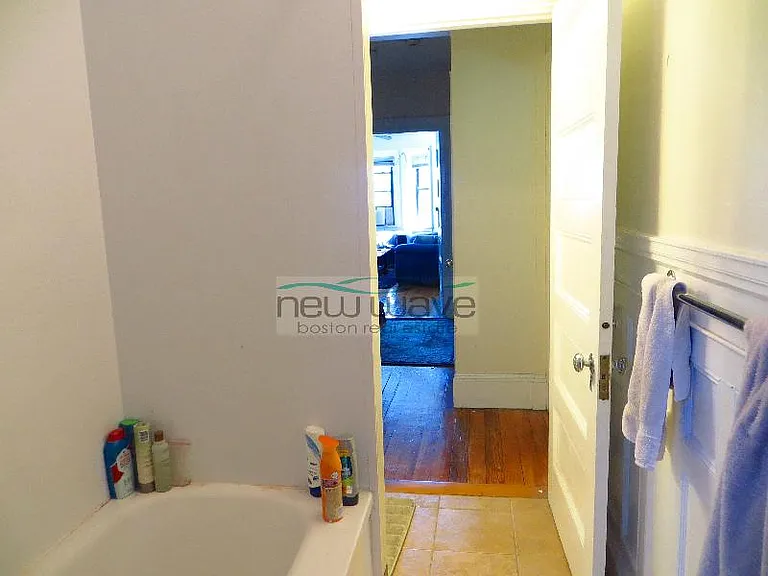 533 Newbury St #3 — Photo 8