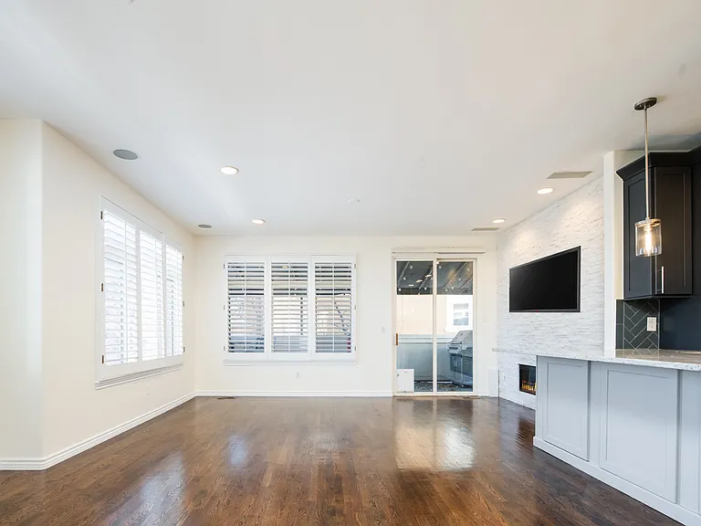 335 N Josephine St #A — Photo 15
