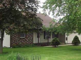 608 13th St, Baraboo, WI 53913